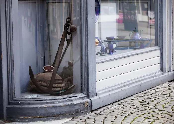 Independent In Apartment